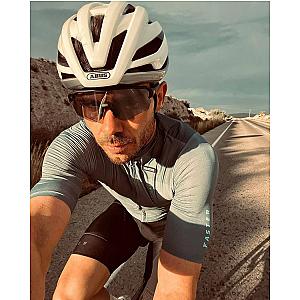 FRIGG 2 Polarized Photochromic Hiking Cycling Fishing Surfing Sunglasses + 2 Replacement lenses